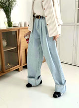 Load image into Gallery viewer, Belted Wide Jeans
