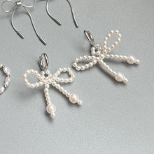 Load image into Gallery viewer, Ribbon Pearl Earrings
