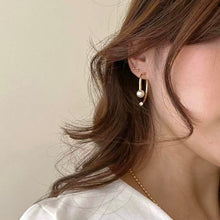 Load image into Gallery viewer, Pearl Curve Earrings
