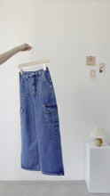 Load and play video in Gallery viewer, Pocket Denim Slit Skirt
