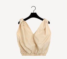 將圖片載入圖庫檢視器 V-neck Cloud Vest
