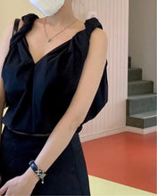 將圖片載入圖庫檢視器 V-neck Cloud Vest
