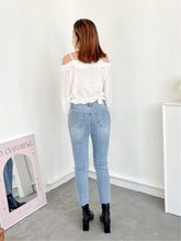 Load image into Gallery viewer, Daily Jeans
