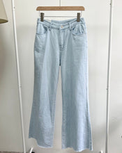 Load image into Gallery viewer, Basic Soft Jeans
