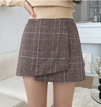 Load image into Gallery viewer, Uneven Vintage Skirt
