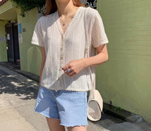 Load image into Gallery viewer, V-neck Floral Lace Top
