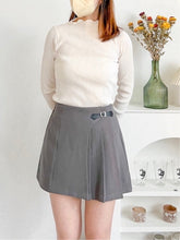 Load image into Gallery viewer, Belted Pleated Skirt
