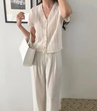 Load image into Gallery viewer, V-neck Floral Lace Top
