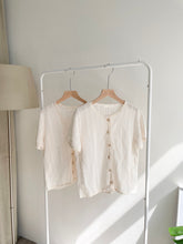 Load image into Gallery viewer, V-neck Floral Lace Top
