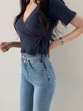 將圖片載入圖庫檢視器 V-neck Wrap Top

