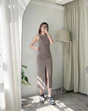 Load image into Gallery viewer, S Line Slit Dress
